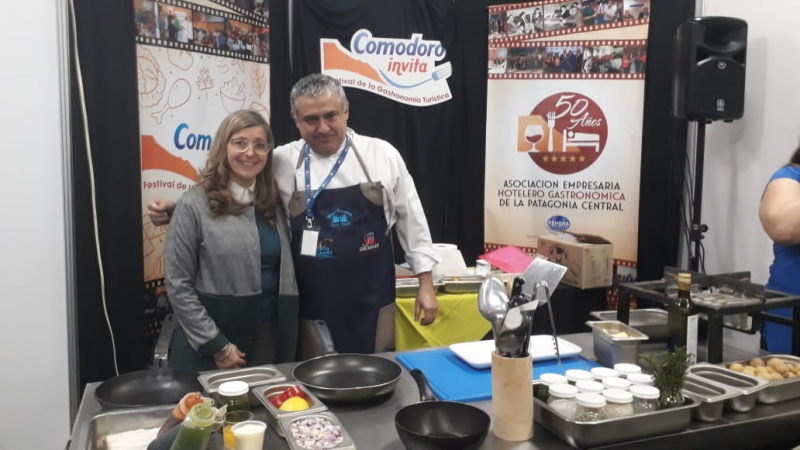 valeria y el chef jose basualdo en expo comodoro 