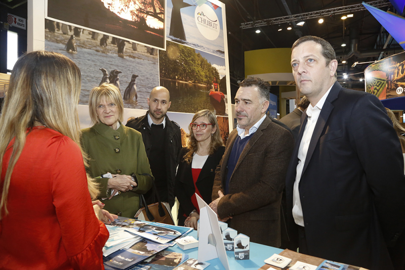 Las máximas autoridades recorrieron el stand de Santa Cruz en #FIT2018